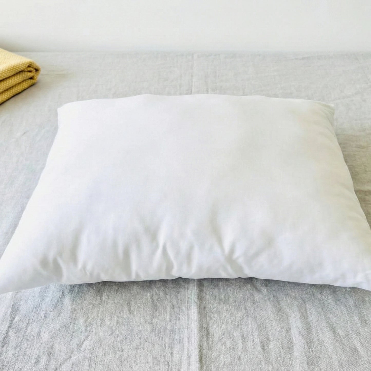 Diamond Economy 600g Polyester Fiber Pillow – Everyday Plush Comfort